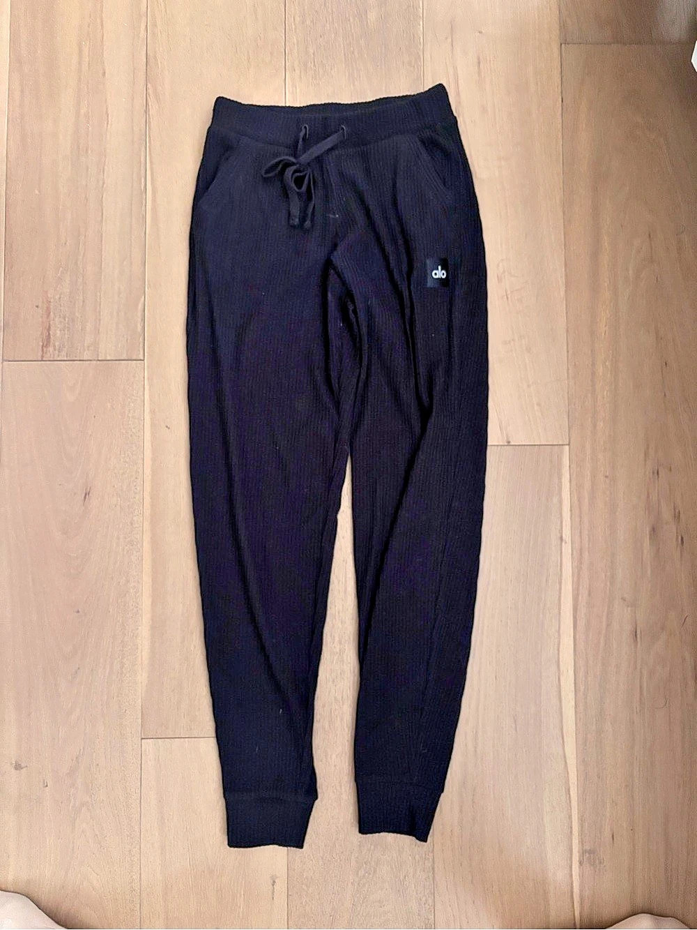 Alo Ribbed Joggers in Black